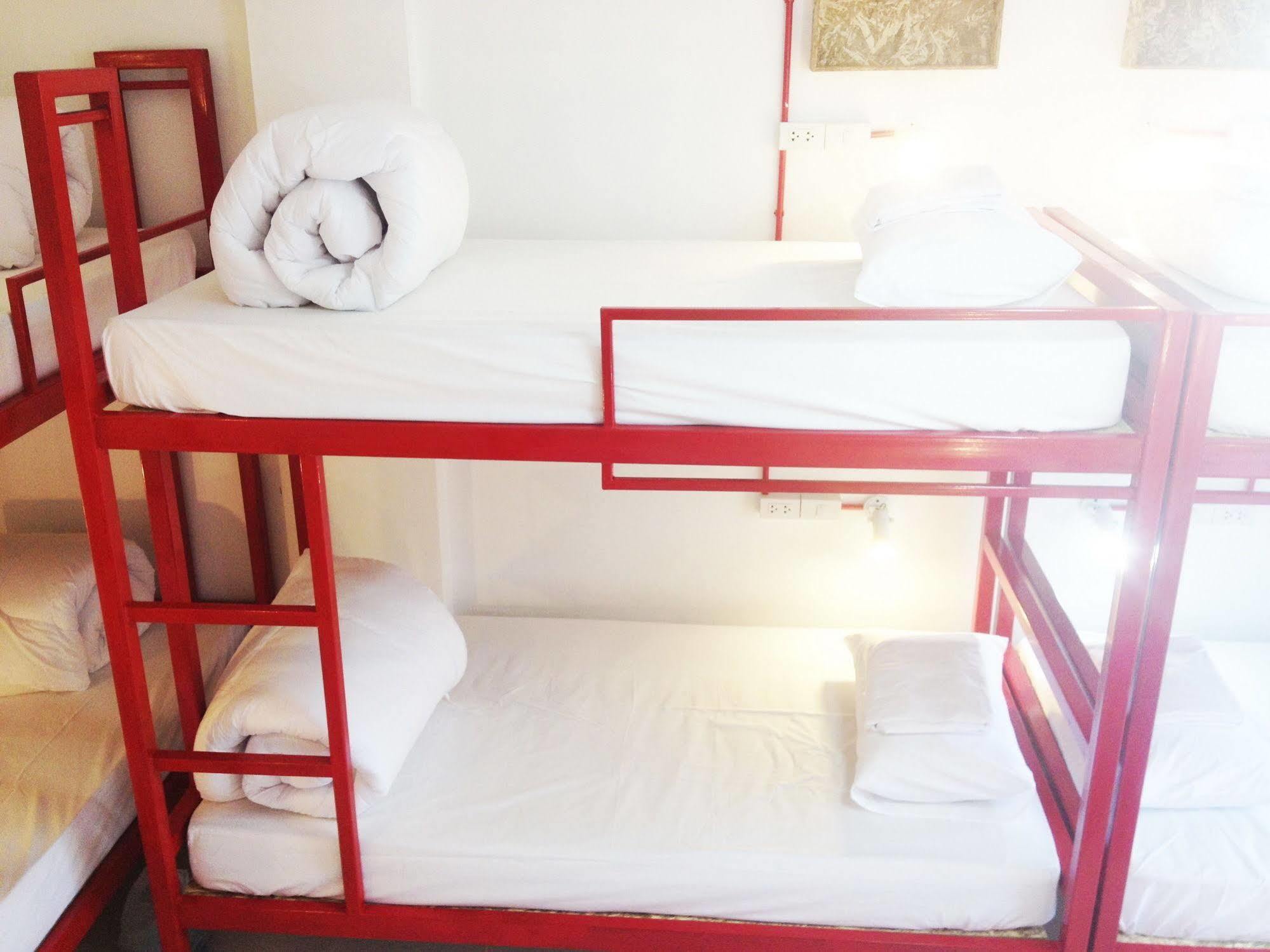 Safe And Sound Hostel Чиангмай Экстерьер фото