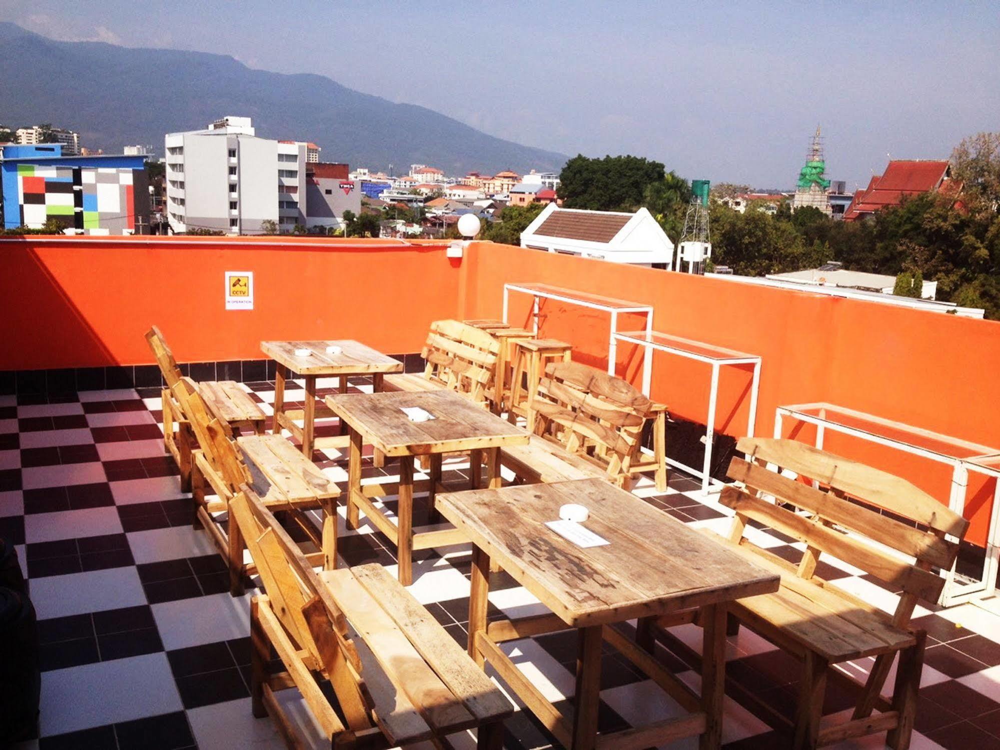 Safe And Sound Hostel Чиангмай Экстерьер фото